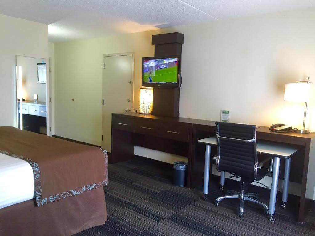 Club Hotel Nashville Inn & Suites Buitenkant foto